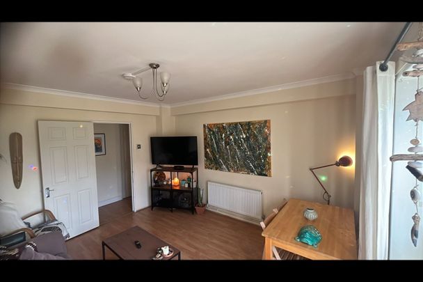 3 Bed Flat, Perth Road, SE5 - Photo 1