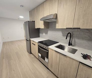 2 Bedroom 1 Bath Brand New Suite Joyce Collingwood - Photo 4