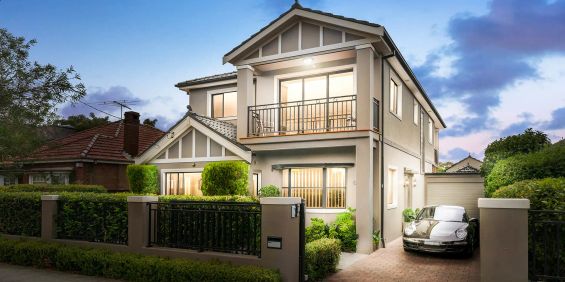 Air-Conditioned Grand Family Residence With 2 Self Contained Studios - Photo 3