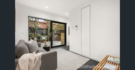 A Sunny Slice of Courtyard Seclusion - Photo 5