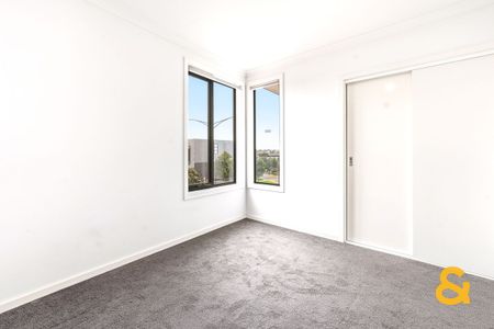 Low-Maintenance Apartment in a Convenient Location - Photo 3