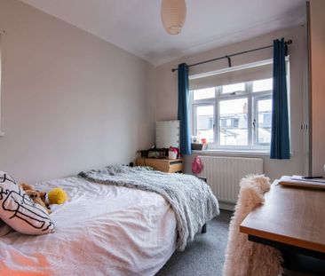 Modern and spacious five bedroom house on Coburn Street - Photo 1