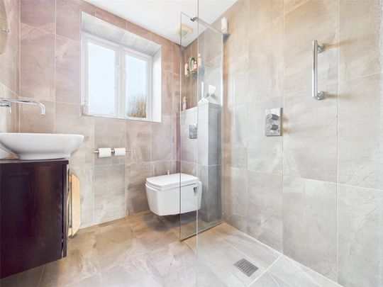 Halliford Road, Sunbury-On-Thames, TW16 - Photo 1