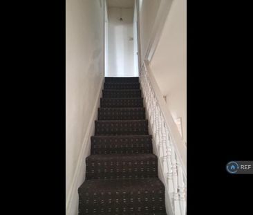 2 bedroom maisonette to rent - Photo 4