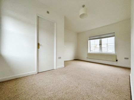 3 bedroom house to rent Trinovantian Way, Braintree, CM7 - Photo 4