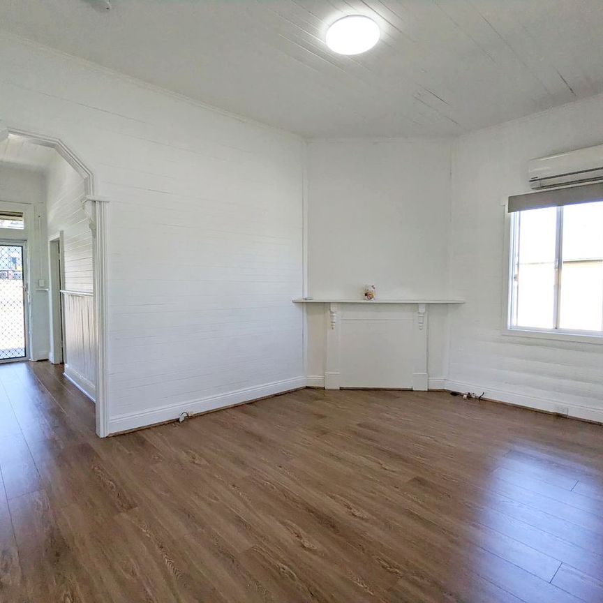 CHARMING MODERN COTTAGE - Photo 1