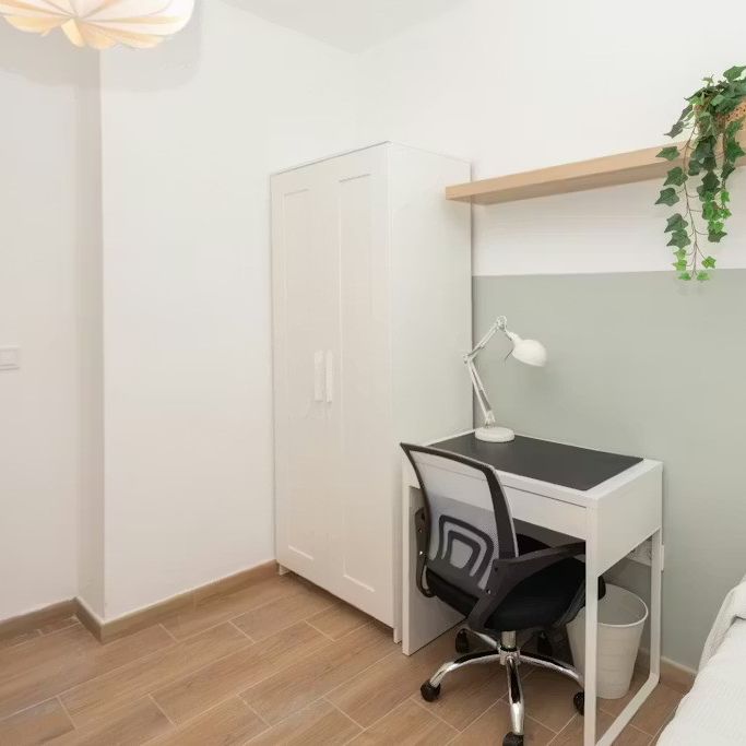 Carrer Olimpia Arozena Torres, Valencia, Valencian Community 46018 - Photo 1