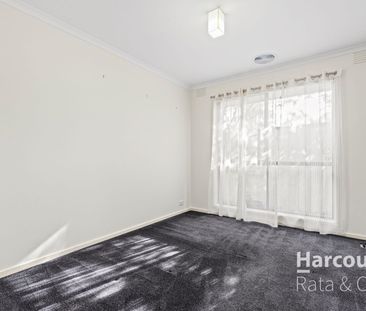 Spacious 3-Bedroom Home in Mill Park - Photo 2