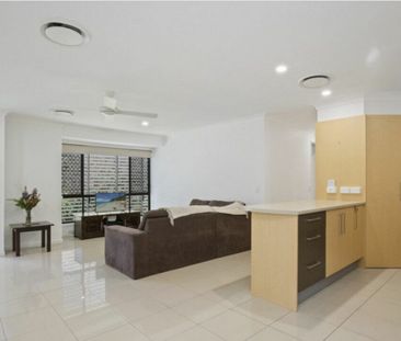 THREE BEDROOM DUPLEX - GREAT LOCATION - Photo 6