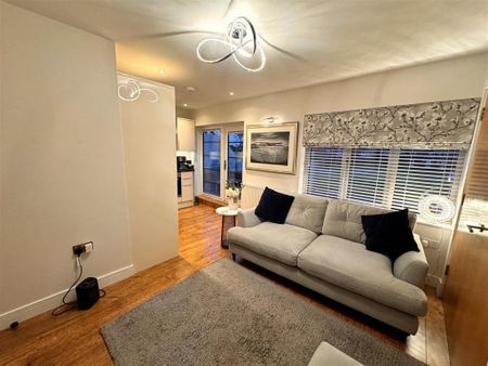 1 bedroom penthouse to rent - Photo 2