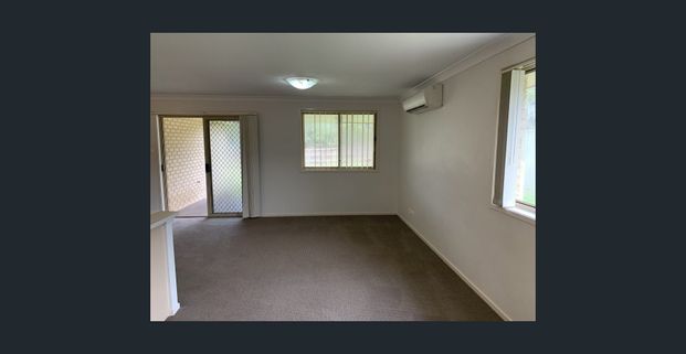 FOUR BEDROOM FAMILY HOME - GREAT LOCATION - Photo 1