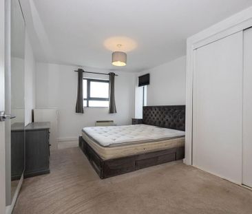 2 bedroom penthouse to rent - Photo 6