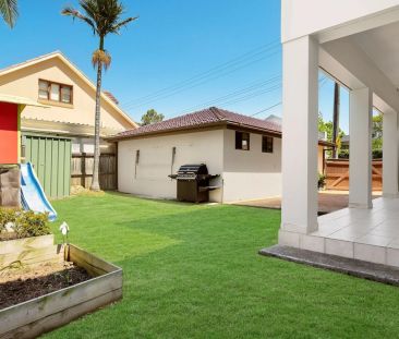 Three Bedroom Home Located in Hunters Hill's Peninsula - UTILITIES ... - Photo 4