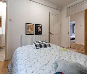 3 bedroom flat to rent - Photo 5