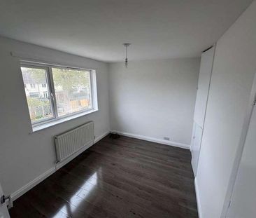 Farndale Green, TS19 - Photo 4