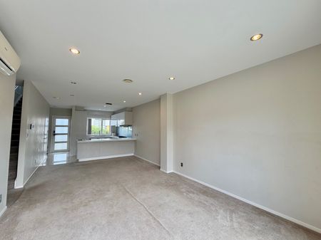 38 Pencaitland Drive, Flat Bush, Auckland - Photo 2