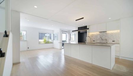 Super Stylish Modern Home - Photo 4