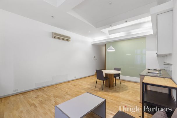 Stylish City Living! - Photo 1