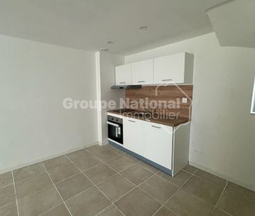 LOCATION d'un appartement de 3 pièces (45 m²) à SAINT CHAMAS, - Photo 1