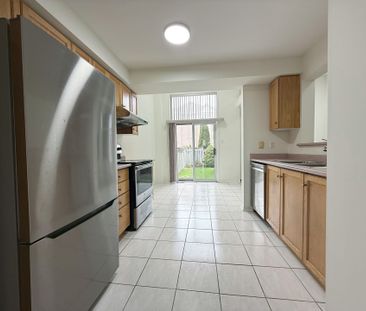 For Lease - 90 Bridlepath Street, Richmond Hill, Ontario - Photo 2