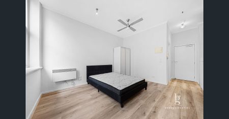 Cozy Living In Heart Of Melbourne City - Newly Renovated & Furnished - Photo 2