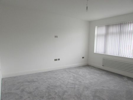 4 bedroom semi-detached house to rent - Photo 2