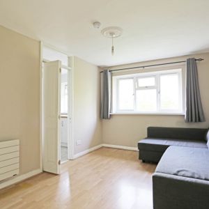 Price £1,400 pcm - Available Now - Part Furnished - Photo 2