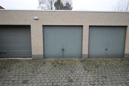 Appartement op de 1ste verdieping met 2 slaapkamers, lift, 2 terrassen en garage. - Photo 2