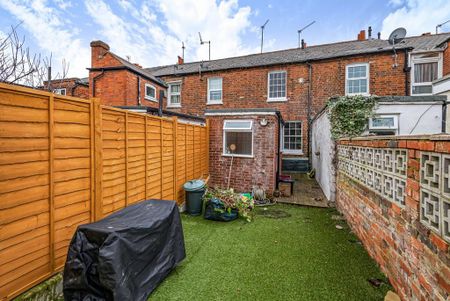 2 bedroom terraced house to rent - Photo 5