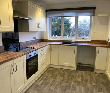 Two bedroom mid-terrace property found in good order throughout. - Photo 4