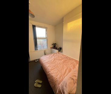 7 Bed Detached House, Estcourt Terrace, LS6 - Photo 5