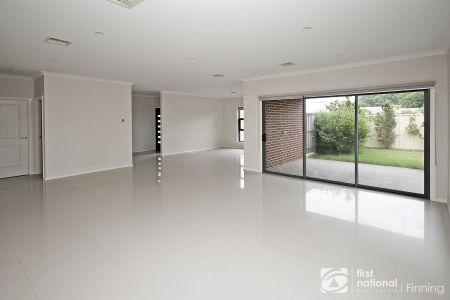 2/17 Bakewell Street, 3977, Cranbourne Vic - Photo 5