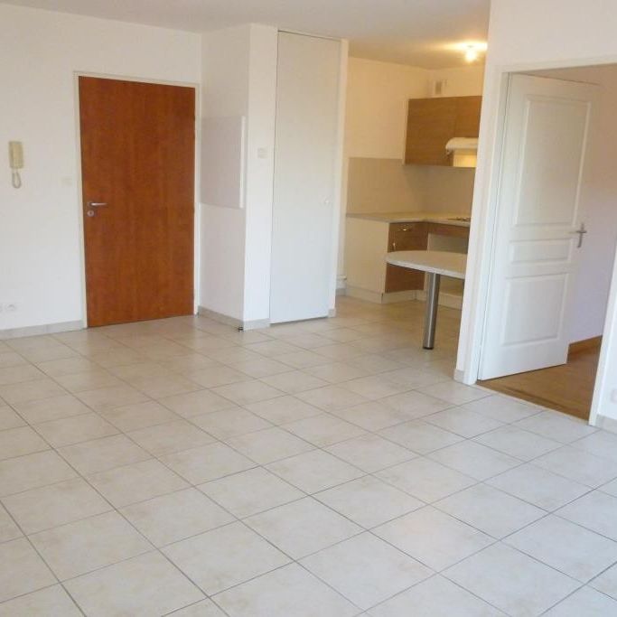 Location Appartement 2 pièces 39m² RIEUPEYROUX 12240 - Photo 1