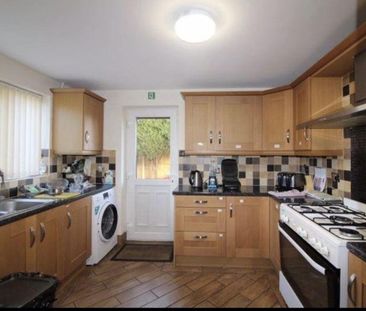 1 bedroom in a house share to rent - Photo 3