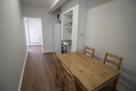 4 bedroom townhouse to rent - Photo 3