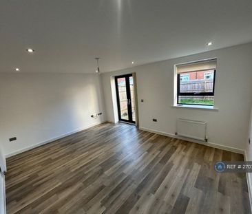 3 bedroom semi-detached house to rent - Photo 1