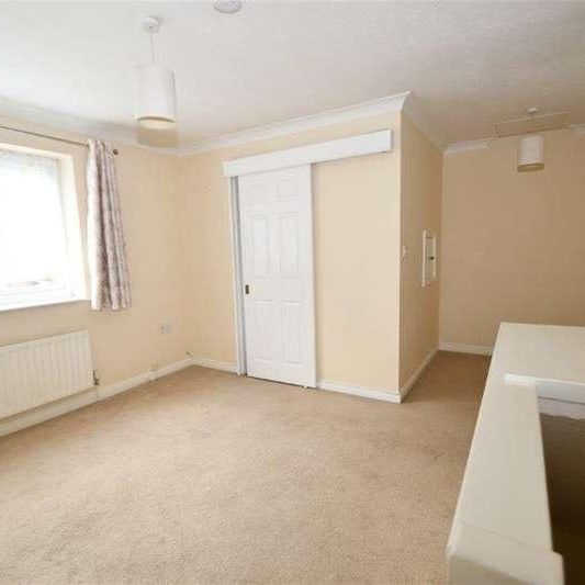 Bedroom Terraced House In Godalming, GU7 - Photo 1