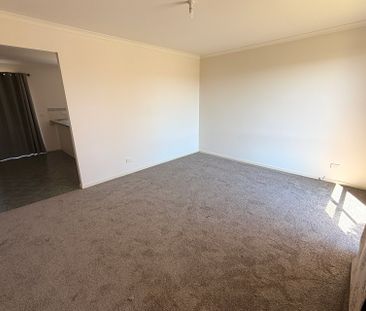 9 Cumulus Court, Hampton Park VIC - Photo 3