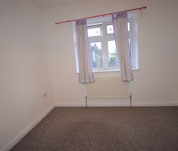 Two bedroom house close to Grange Hill Station- 1950 pcm - Photo 3