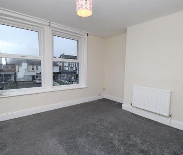 3 bedroom flat to rent - Photo 3