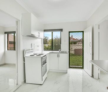 Refreshed, Modern And Spacious, Oversized And Private One Bedroom C... - Photo 3