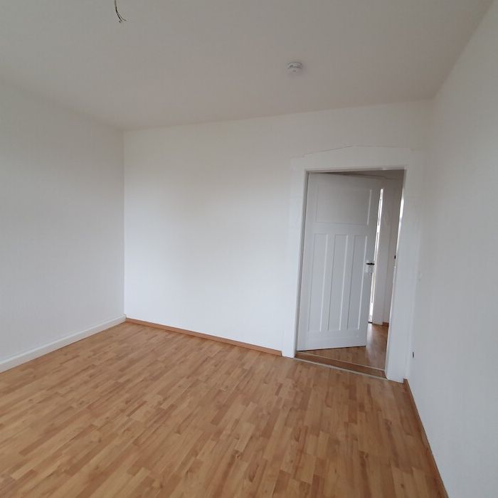 * Zentral * Familienfreundliche, helle 3-Raum Wohnung mit Balkon* - Photo 1