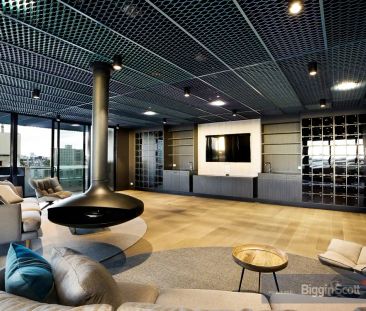 “CONTEMPORARY ONE BEDROOM APARTMENT.” - Photo 2