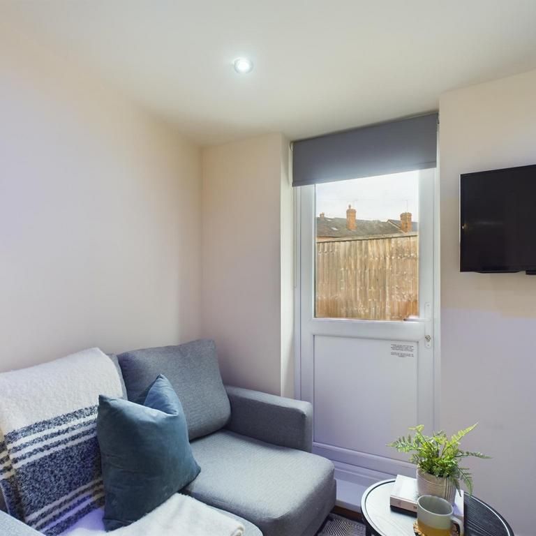 6 bedroom house to rent - Photo 1