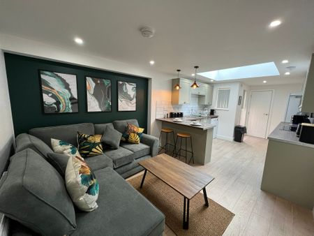 Augustus Road Room 4 - Photo 4