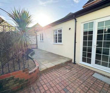 3 bedroom terraced house to rent - Photo 5