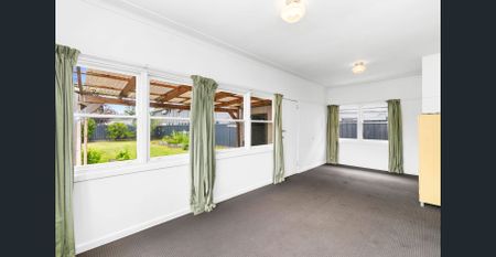 Close to town! - Photo 3