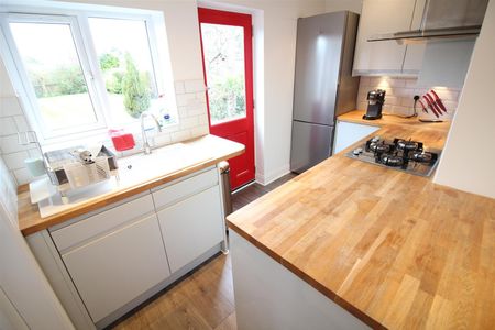 The Spur, Slough - Photo 3