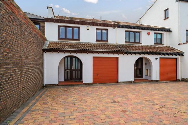3 bedroom terraced house to rent - Photo 1