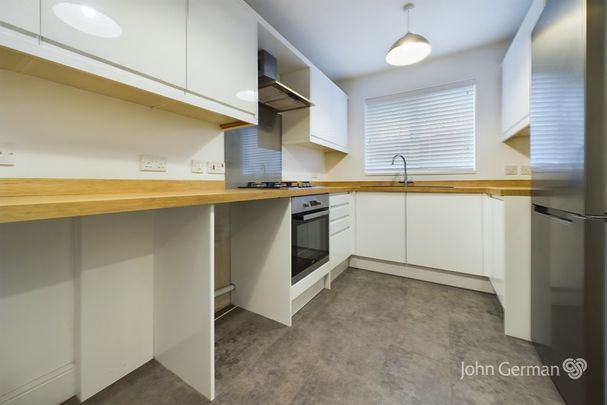 3 bedroom town house to let - Photo 1